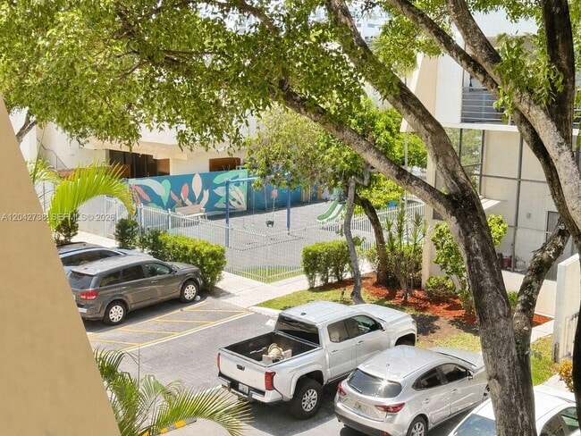 Building Photo - 20200 W Country Club Dr