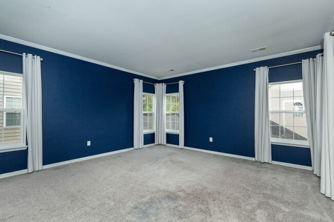 Building Photo - 4 bed, 2.5 bath Single Family Home in Char...