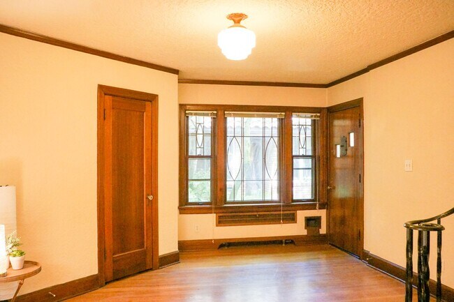 Building Photo - Stunning 1930s Townhouse in Spanish-style ...