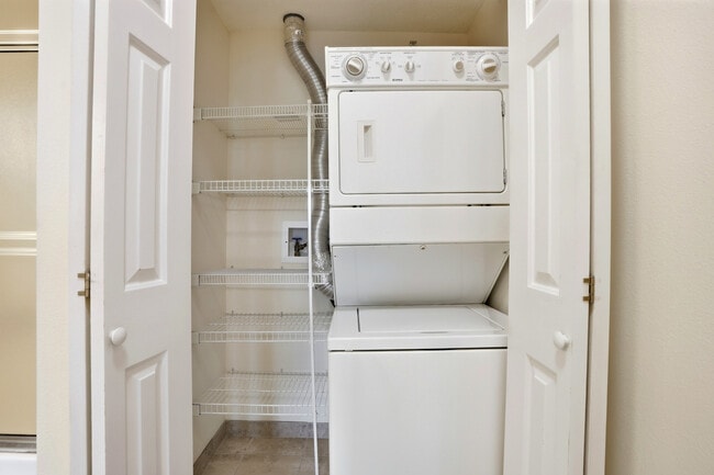 Building Photo - Autumn Ridge