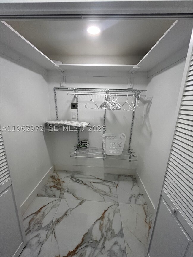 Building Photo - 3505 S Ocean Dr