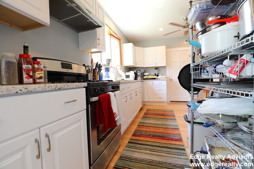 Building Photo - 68 S Crescent Circuit Cres