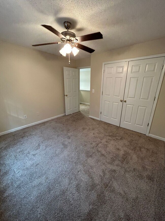 Building Photo - 3/2.5 Nice Townhouse in Armuchee- $1,350