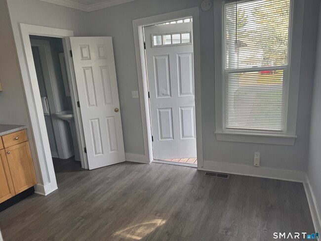 Building Photo - 210 Prospect Ave