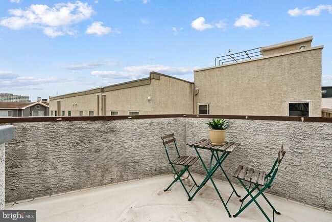 Building Photo - 444 Poplar St