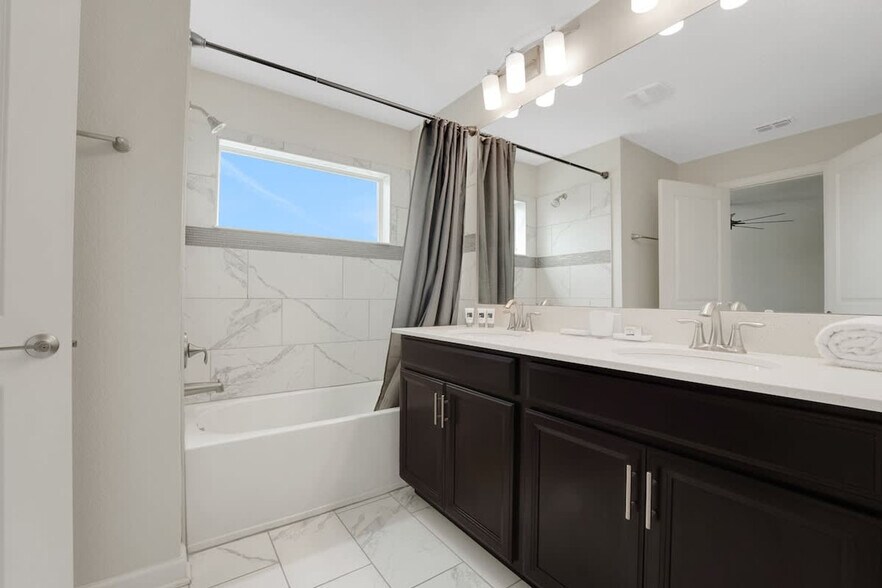 Building Photo - 404 Ocean Course Ave