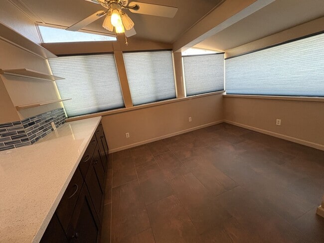 Building Photo - Highly sought community of Colonia Verde