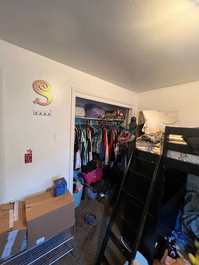 Building Photo - South Provo 2 bedroom apartment!