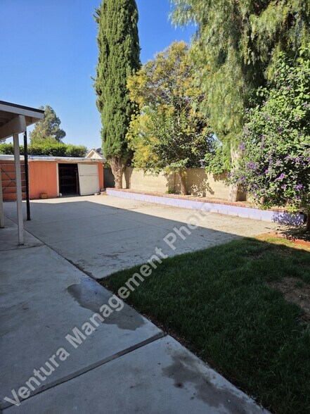 Building Photo - 2333 Lawnview Ct