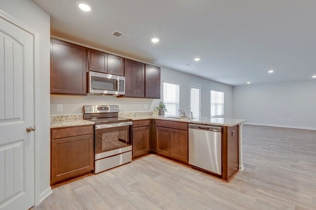 Building Photo - COMING SOON - Beautiful Fountain Inn home!  RARE FIND – Spacious 5 Bedroom Home with 1 Month FREE...