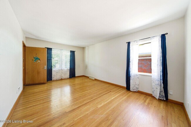 Building Photo - 119 McArthur Dr