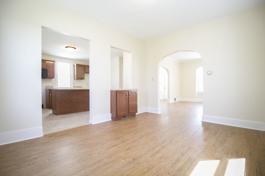 Building Photo - 140 Walnut St