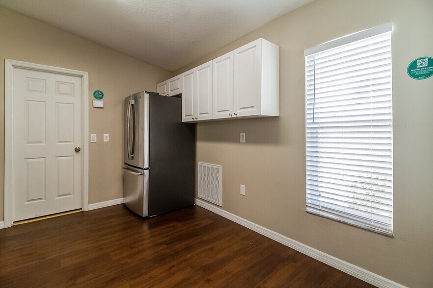 Building Photo - 559 Grand Royal Cir