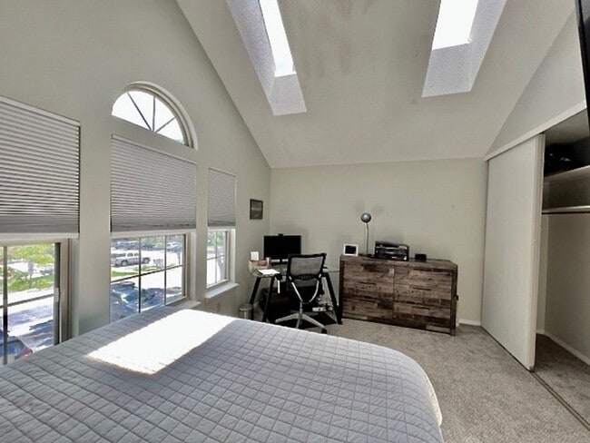 Building Photo - FURNISHED Two Bedroom Two Bath Condo on th...