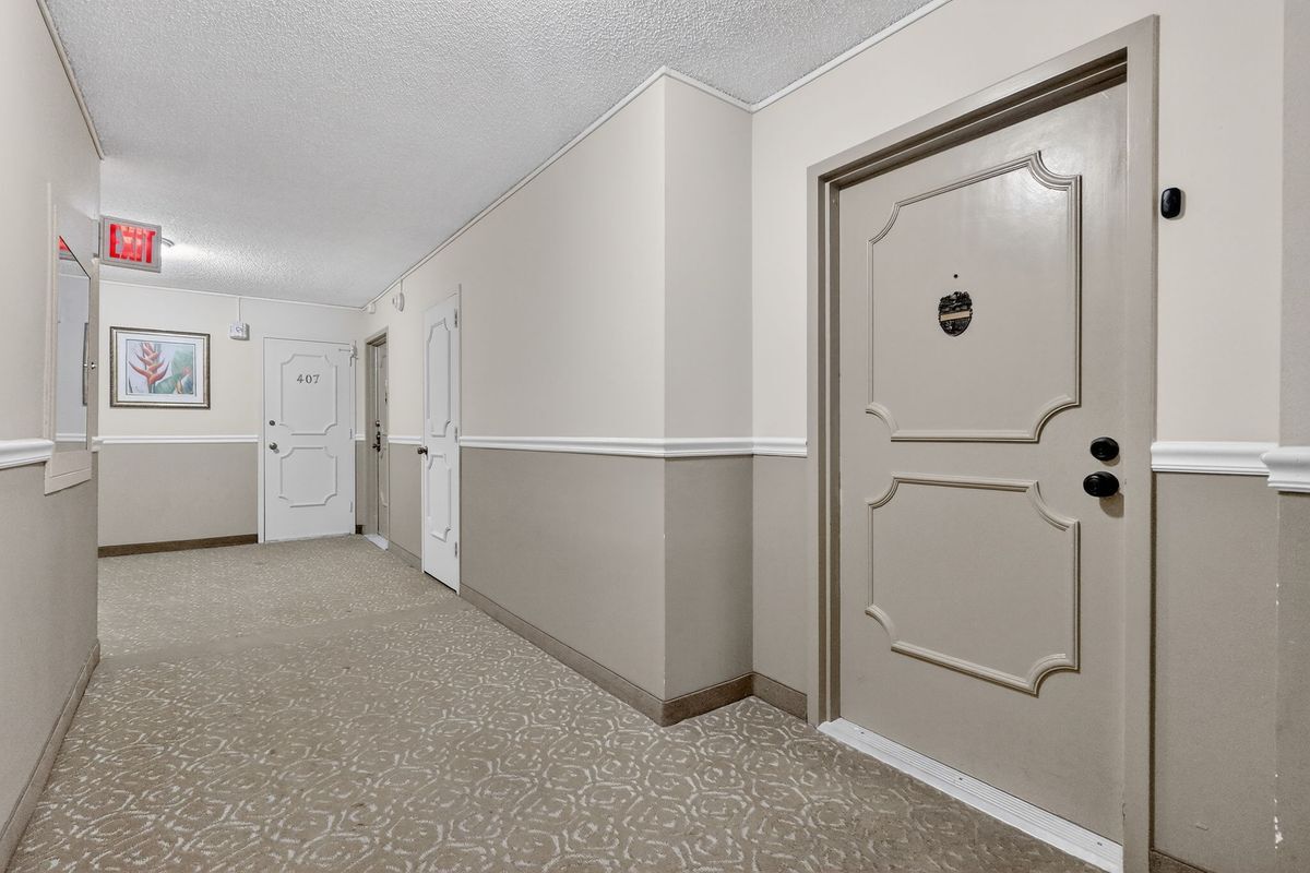 Building Photo - 100 Golden Isles Dr