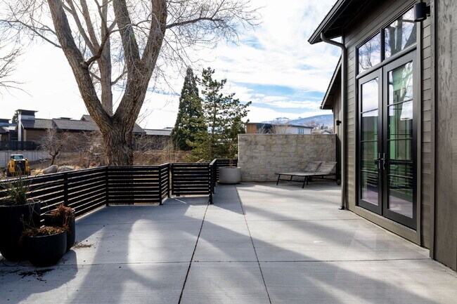 Building Photo - Beautiful Fully Furnished Custom Home in Rancharrah