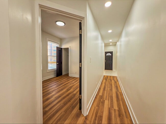 Building Photo - 4925 S Champlain Ave