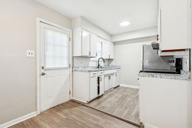 Building Photo - 9466 Phillip Ave