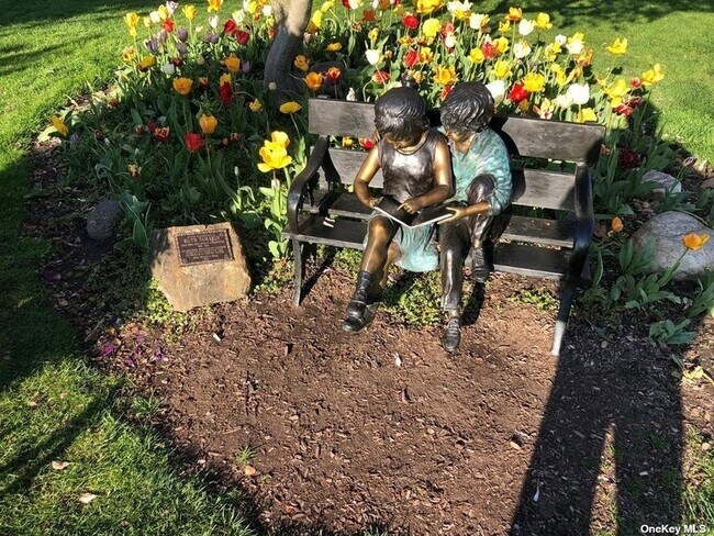 Building Photo - 7 Bond St