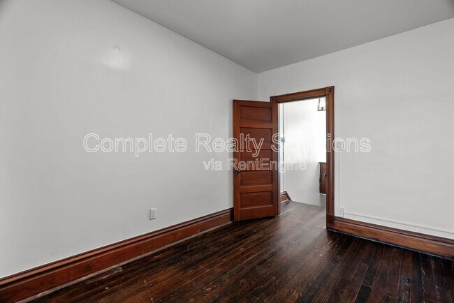 Building Photo - 2042 Russell Blvd