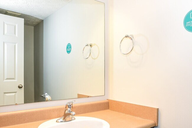 Building Photo - 3963 Genteel Dr