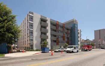 Building Photo - 540 Normandie Ave