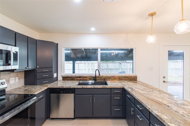 Building Photo - 15411 Sierra Valle Dr