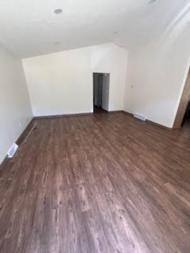 Building Photo - 486 S. Kaser