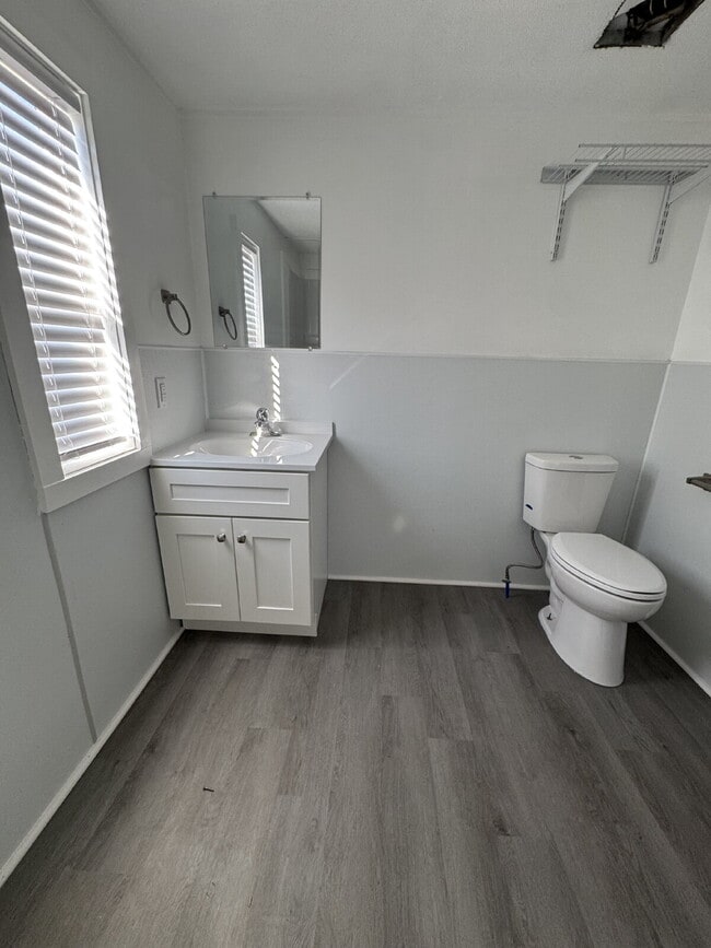 Building Photo - 40 Friendly Cir