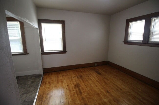 Building Photo - 3215 W Auer Ave