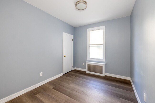 Building Photo - 100 W 46th St