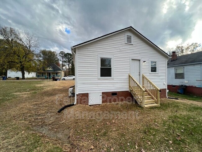 Building Photo - 215 Temple Ave