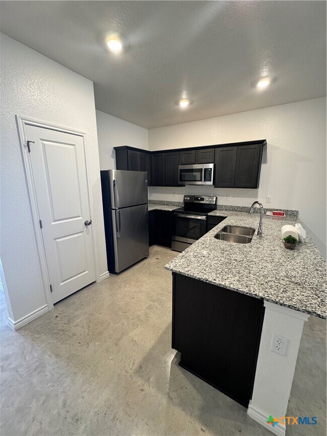 Building Photo - 1274 Lehmann Dr