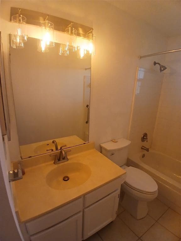 Building Photo - 1126 E Brompton Dr