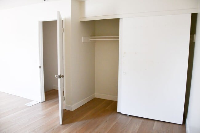 Building Photo - Valencia (994)