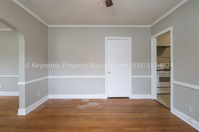 Building Photo - Beautifully Redone 1 Bedroom Duplex! Available for Immediate Move in!