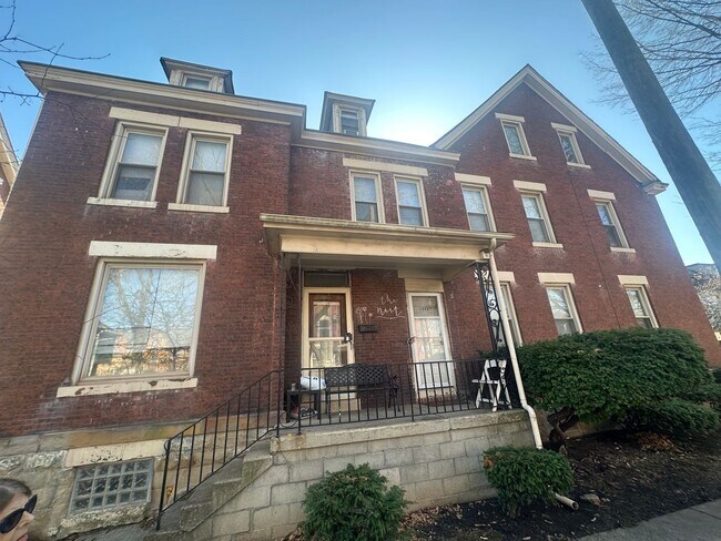 Primary Photo - 1546 Highland St