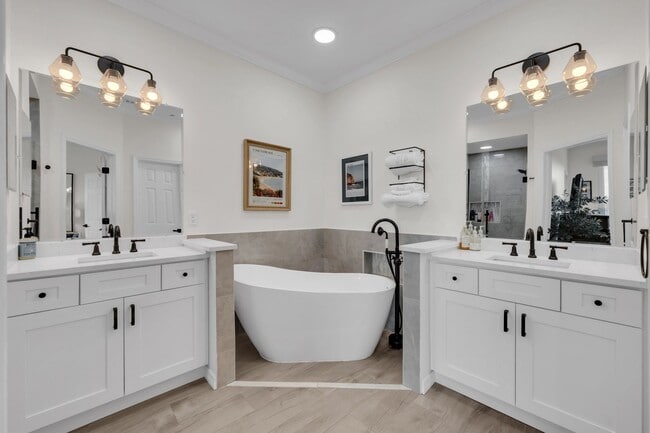 Building Photo - Venetian Harbor 3 bed 2.5 bath + Office/Den & 2 car tandem oversized garage!