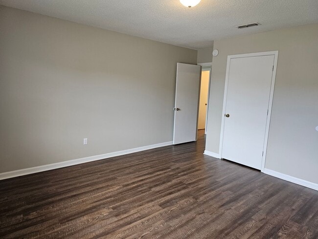 Building Photo - 5007B N. Moore Lane