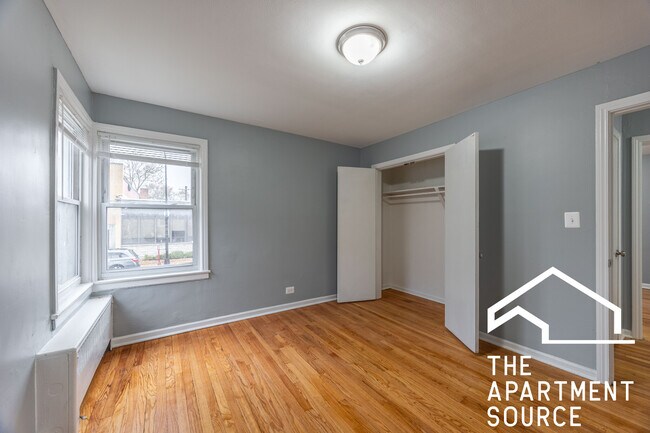 Building Photo - 6719 N California Ave