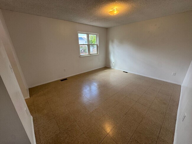 Building Photo - Spacious Morrison Home