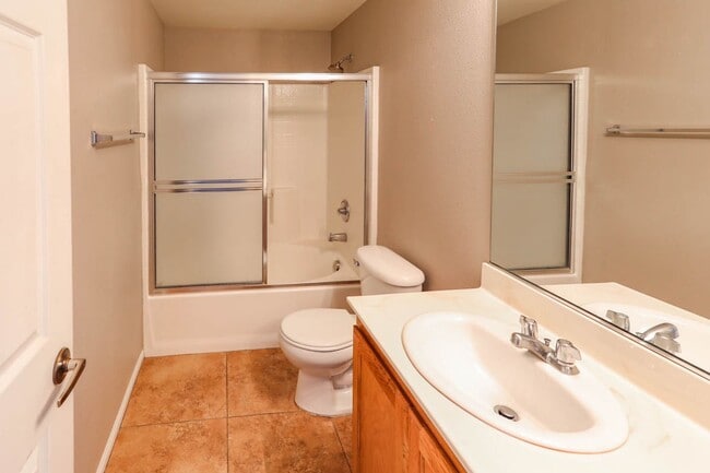 Building Photo - 3 Bedroom North Las Vegas Condo Convenient...