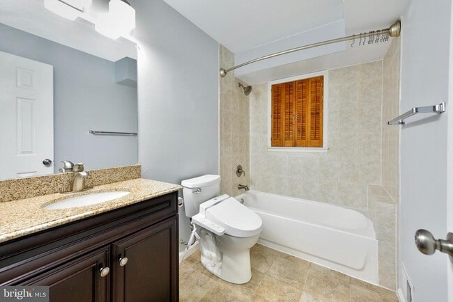 Building Photo - 5012 Dodson Dr