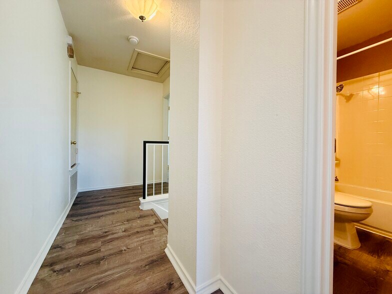 Building Photo - 913 Coronation Way
