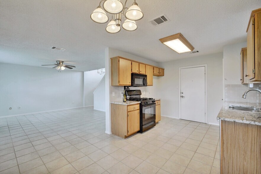 Building Photo - 1609 Lantern Light Dr