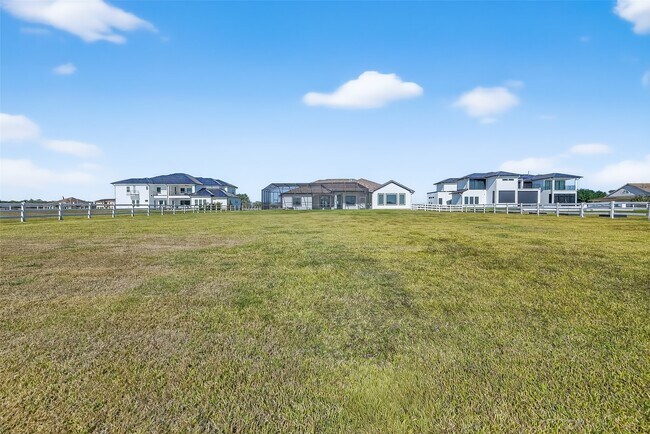 Building Photo - 5942 Sagamore Bay Ln