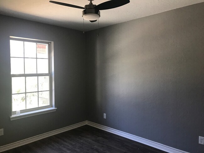 Building Photo - 217 Spring St