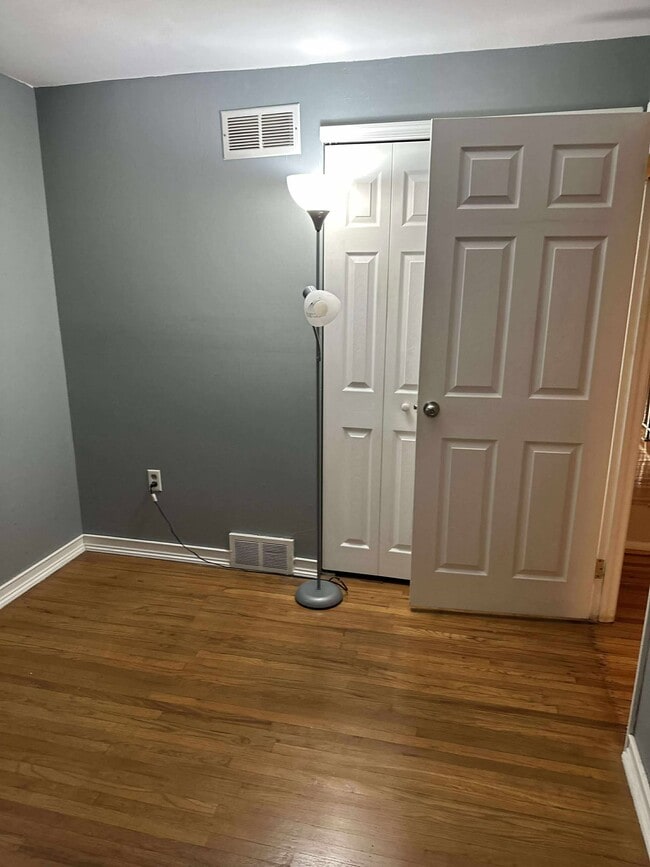 Building Photo - 129 Ridgefield Rd