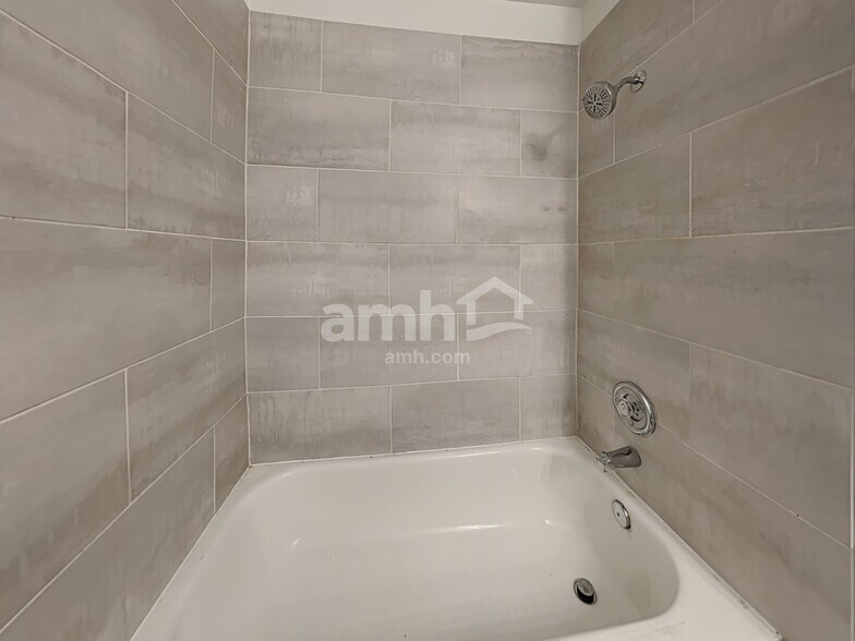 Building Photo - 7636 Connemara Ave