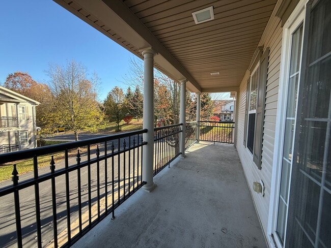 Building Photo - Three Bedroom Condo in Tradition Point